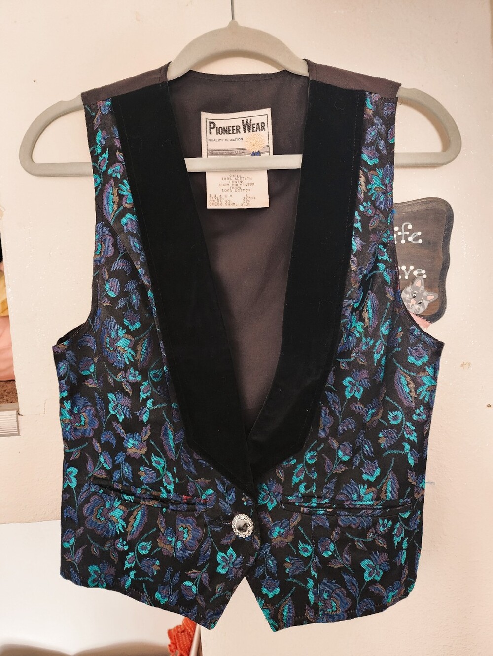 "PIONEER WEAR" WOMEN'S 80'S JACQUARD NIGHTTIME VEST - MULTI